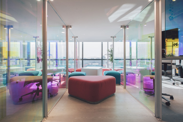 Hình 15: Không gian văn phòng như mở ra hơn khi thiết kế không gian văn phòng phá bỏ quy tắc truyền thống
(Nguồn: Mindvalley)