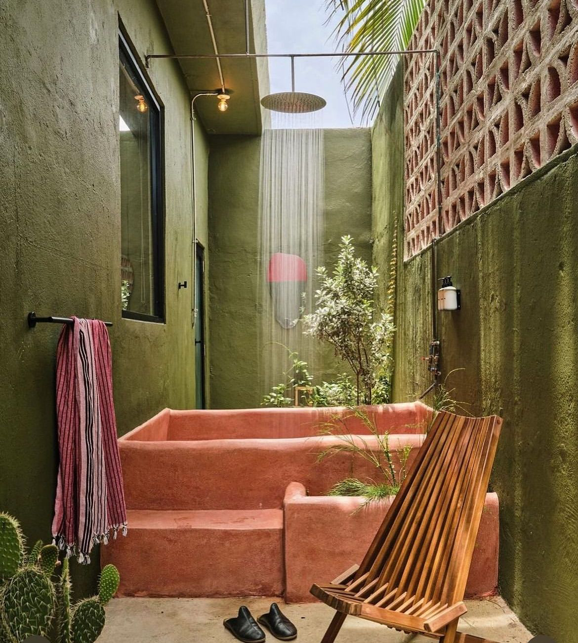 Phòng tắm thiết bị hiện đại kết hợp Sơn hiệu ứng 
Nguồn: Archilovers