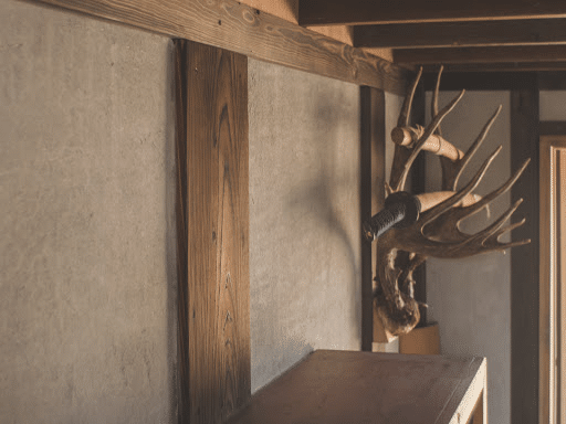 Vẻ đẹp cổ điển mà Stucco Nhật Bản mang lại khi kết hợp với đồ gỗ nội thất