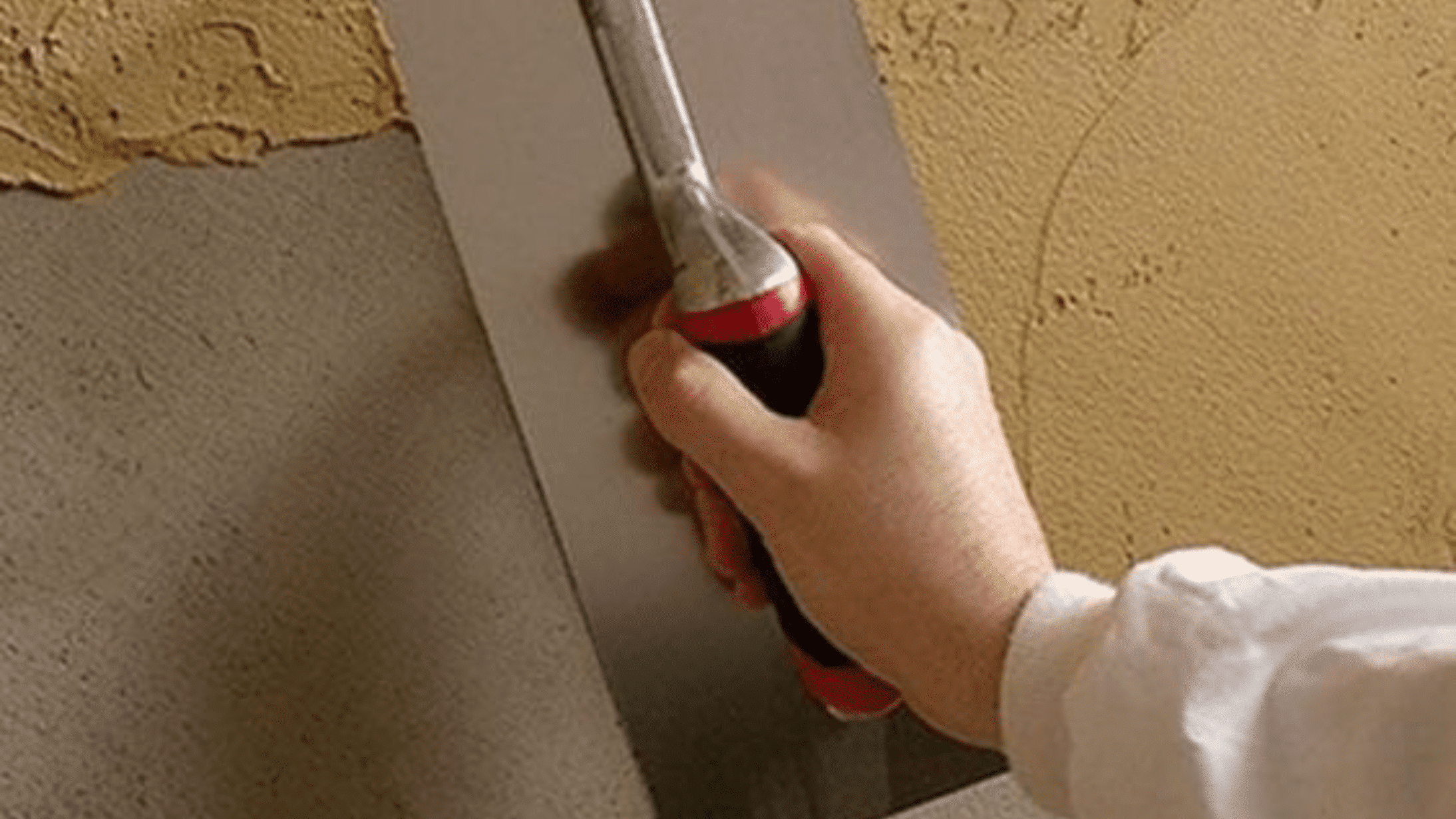 Việc dặm vá đòi hỏi sự khéo léo và tay nghề nhiều kinh nghiệm