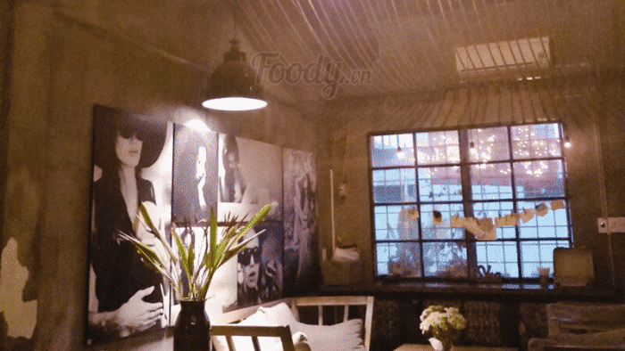 Không gian xanh mát tại She Cafe thu hút nhiều khách hàng